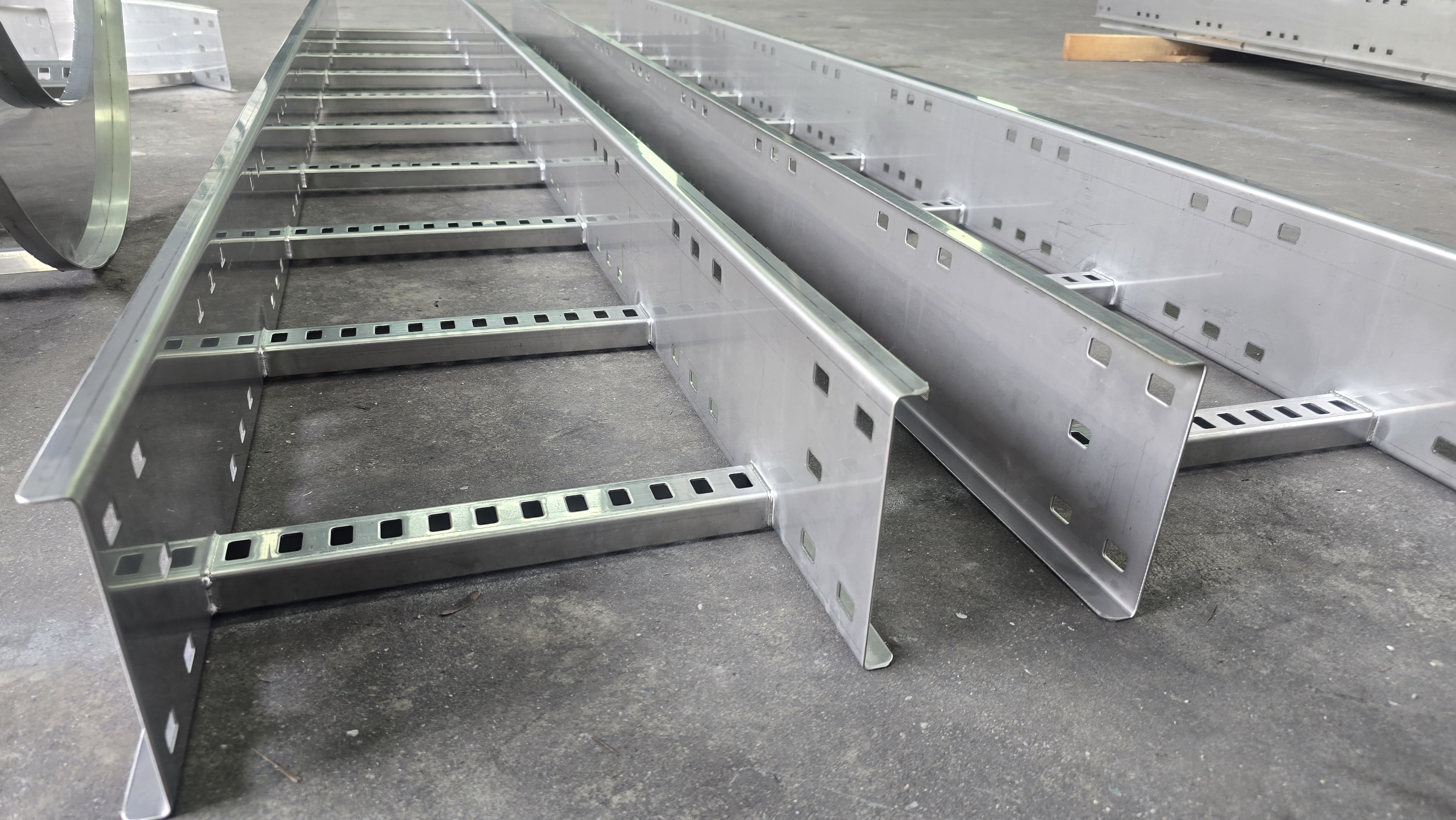 Cable ladder gallery image 13
