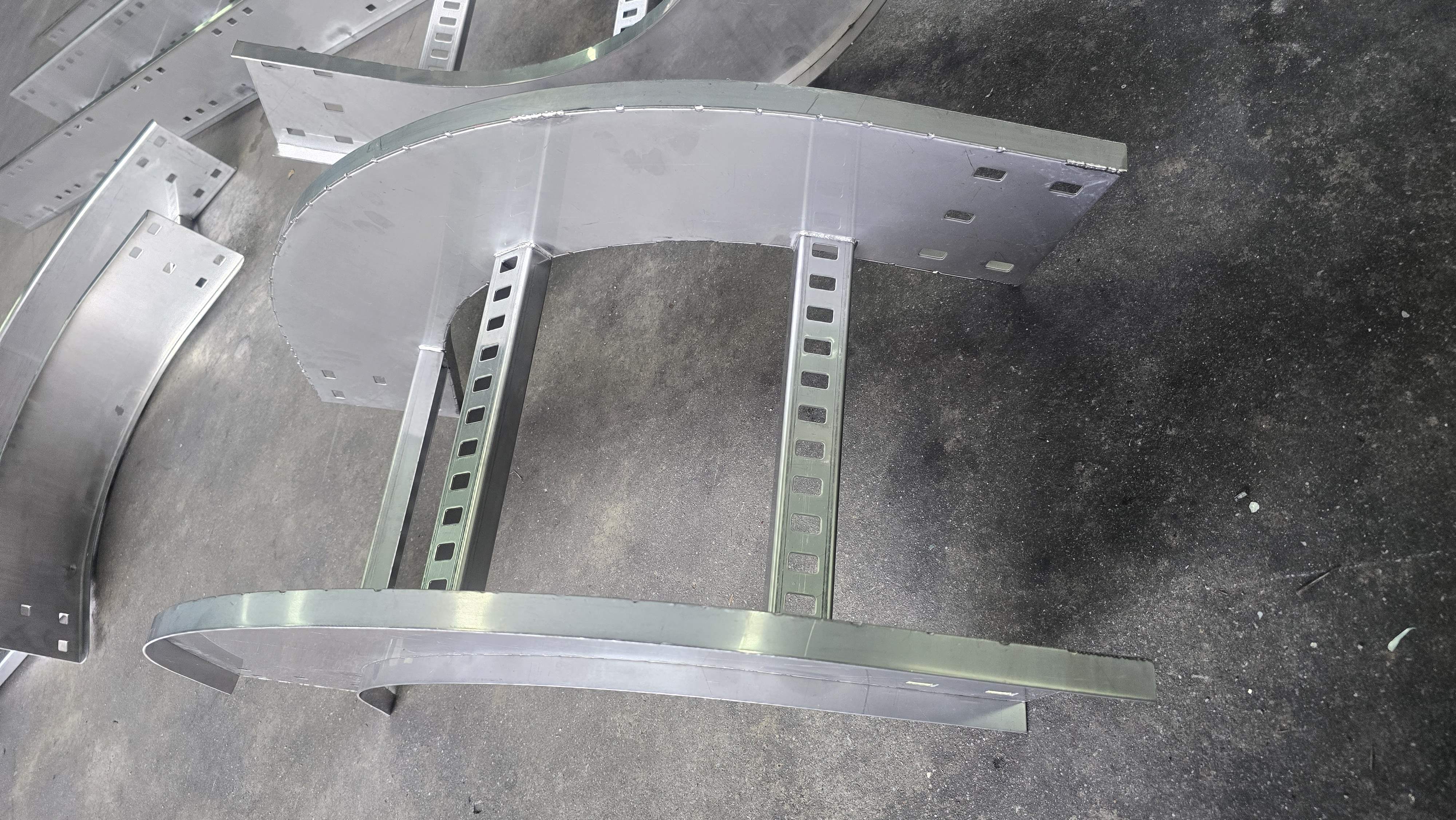 Cable ladder gallery image 16