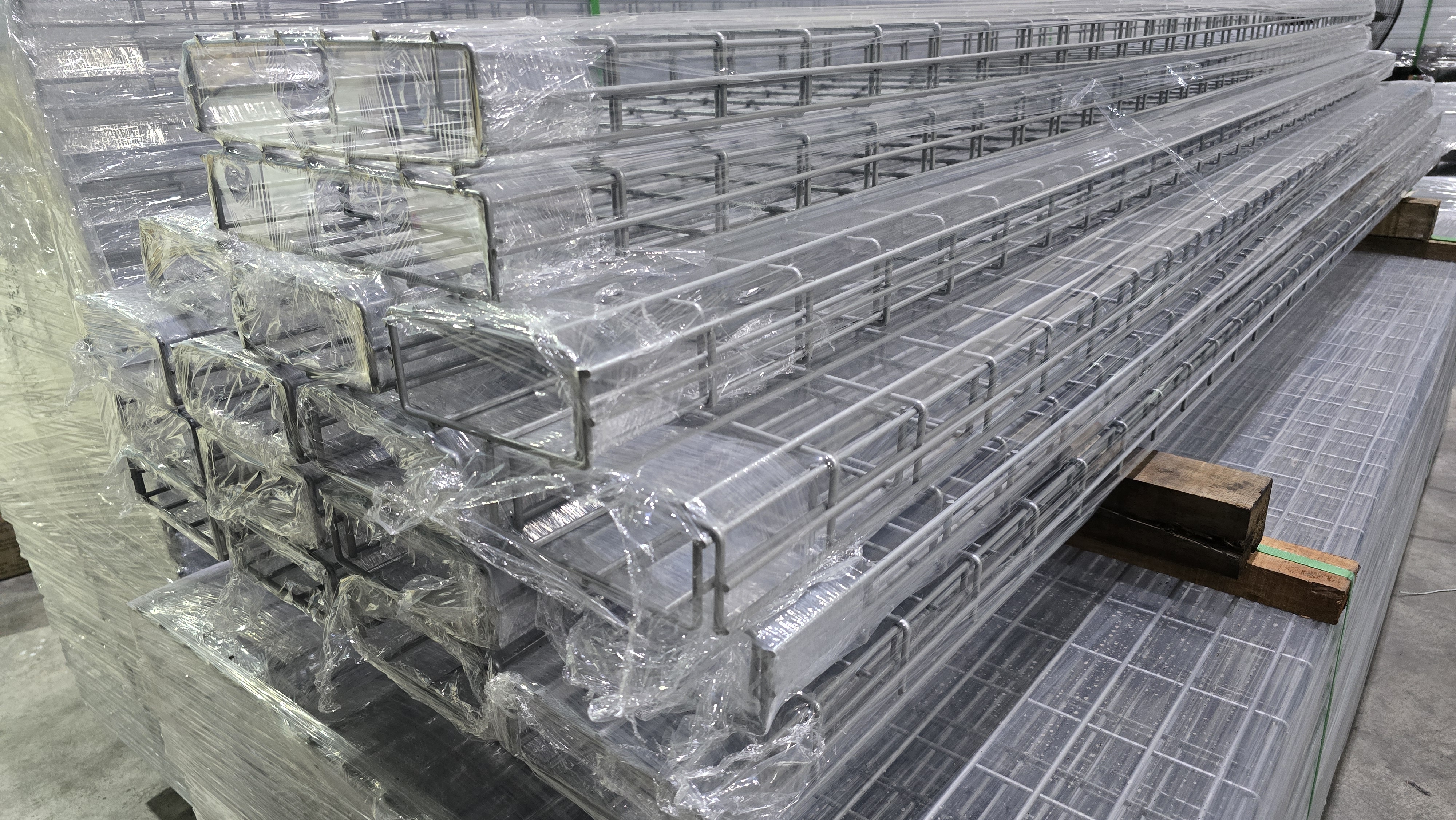 Wire mesh basket tray gallery image 21