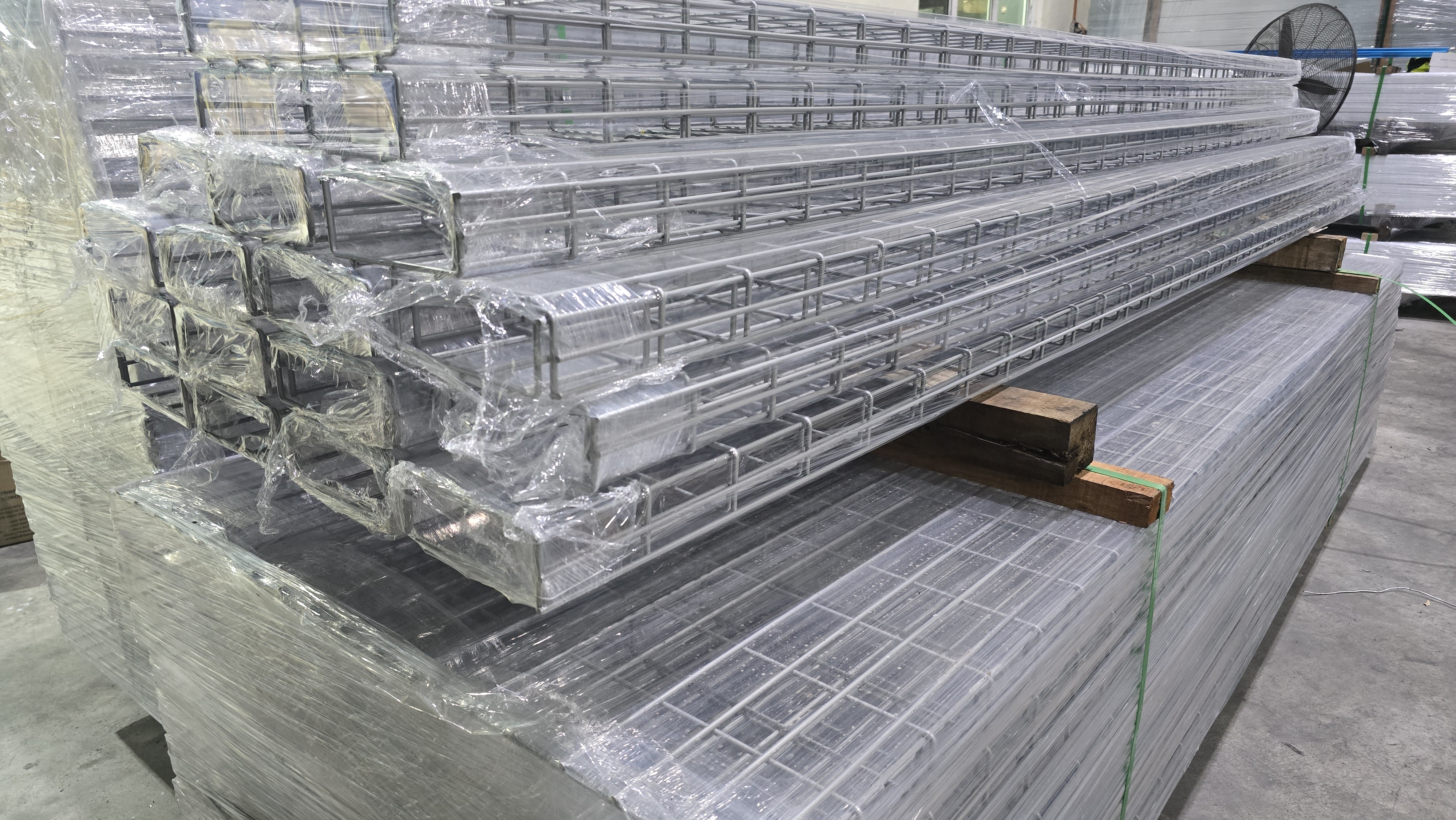Wire mesh basket tray gallery image 22